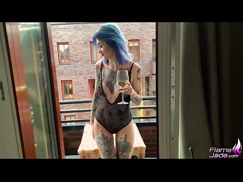 ❤️ 巨大的女孩在開闊的天空下猛吸一口，熱情地做愛 色情視頻 在我們 ️❤